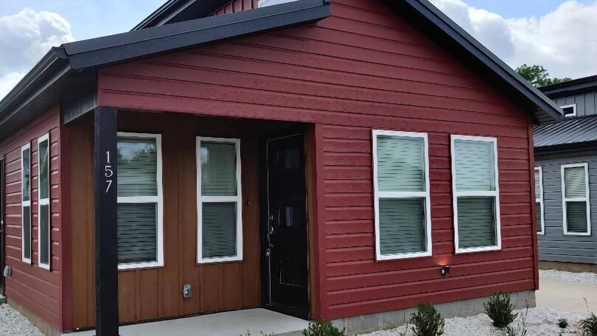 Centerton House | Tiny Home near MTB Trails, Wal-Mart HQ, Sleeps 6