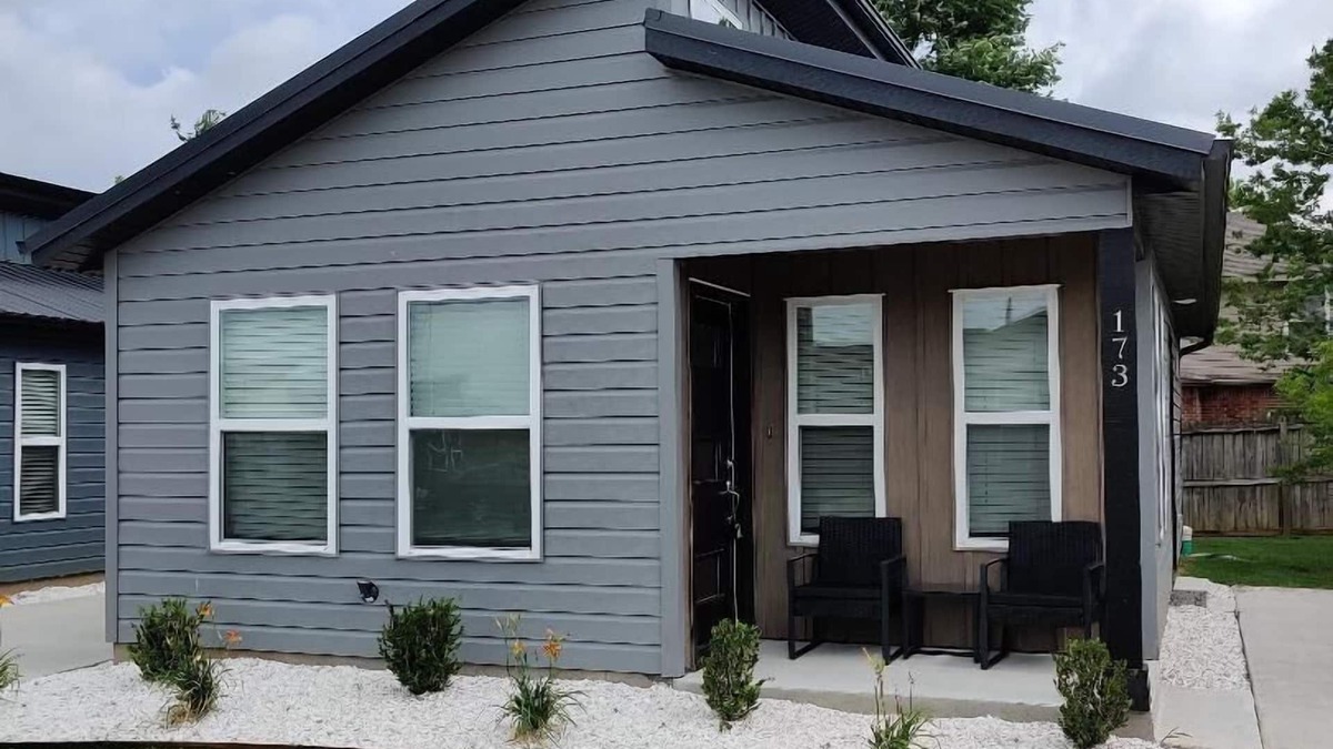 Centerton House | Tiny Home near MTB Trails, Wal-Mart HQ, Sleeps 6