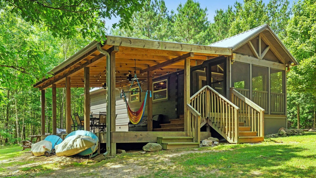 Elberton Cabin | Tiny Home on 26 Private Lake Front Acres