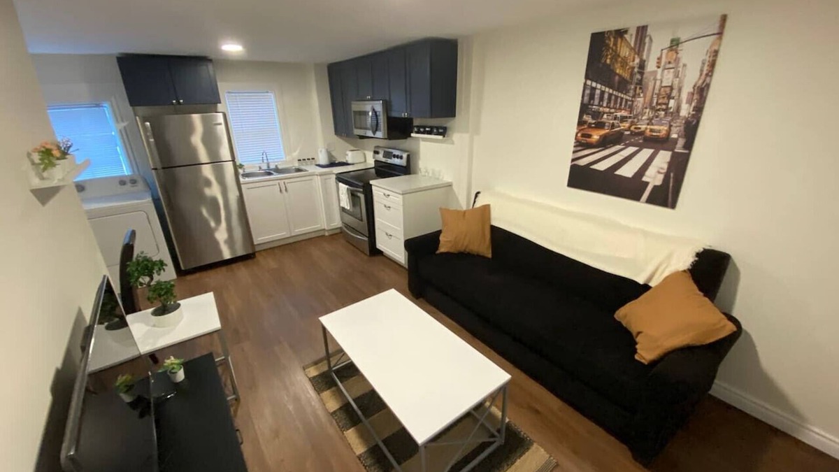 East Windsor House | Tiny Home | PetFriendly+Prime+Disney+Wifi