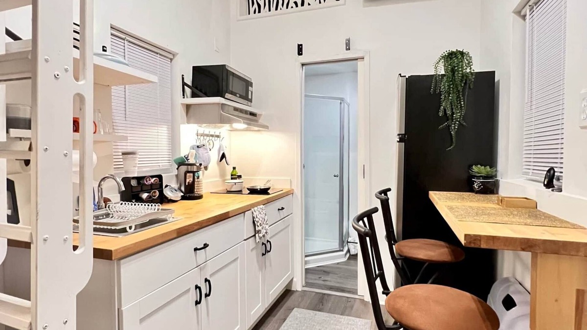 Bay Shore House | Tiny Home Private, Students, Nurses, Tech