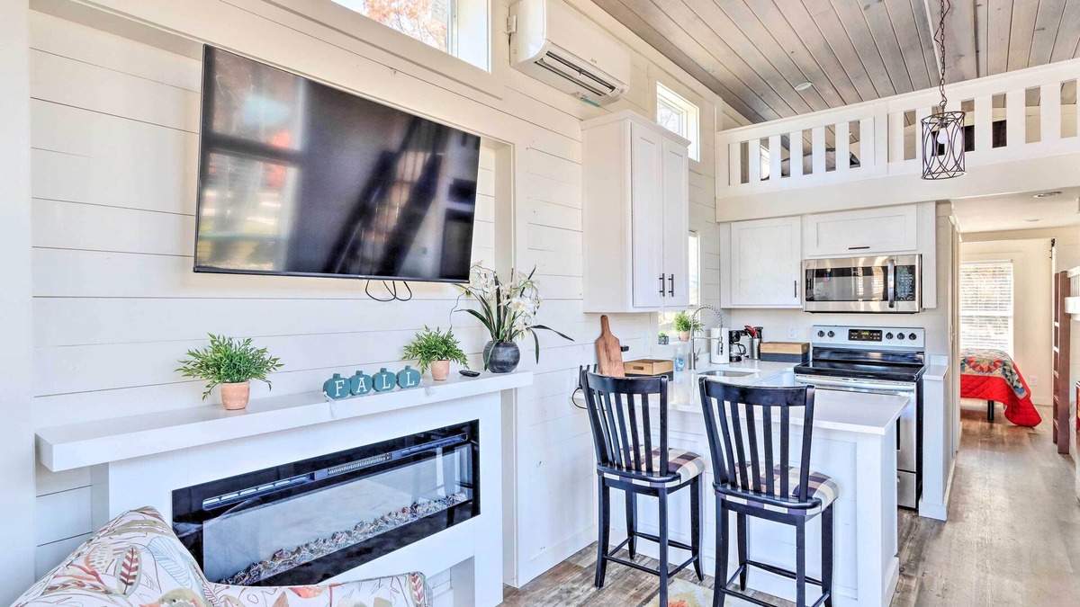 Morganton House | Tiny Home Retreat w/Fire Pit ~ 3 Mi to Lake!