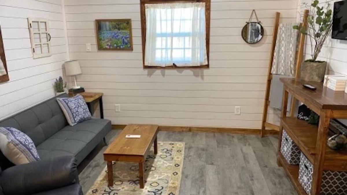 Roscoe Cottage | Tiny home with big personality. Close to everything because everything is close!