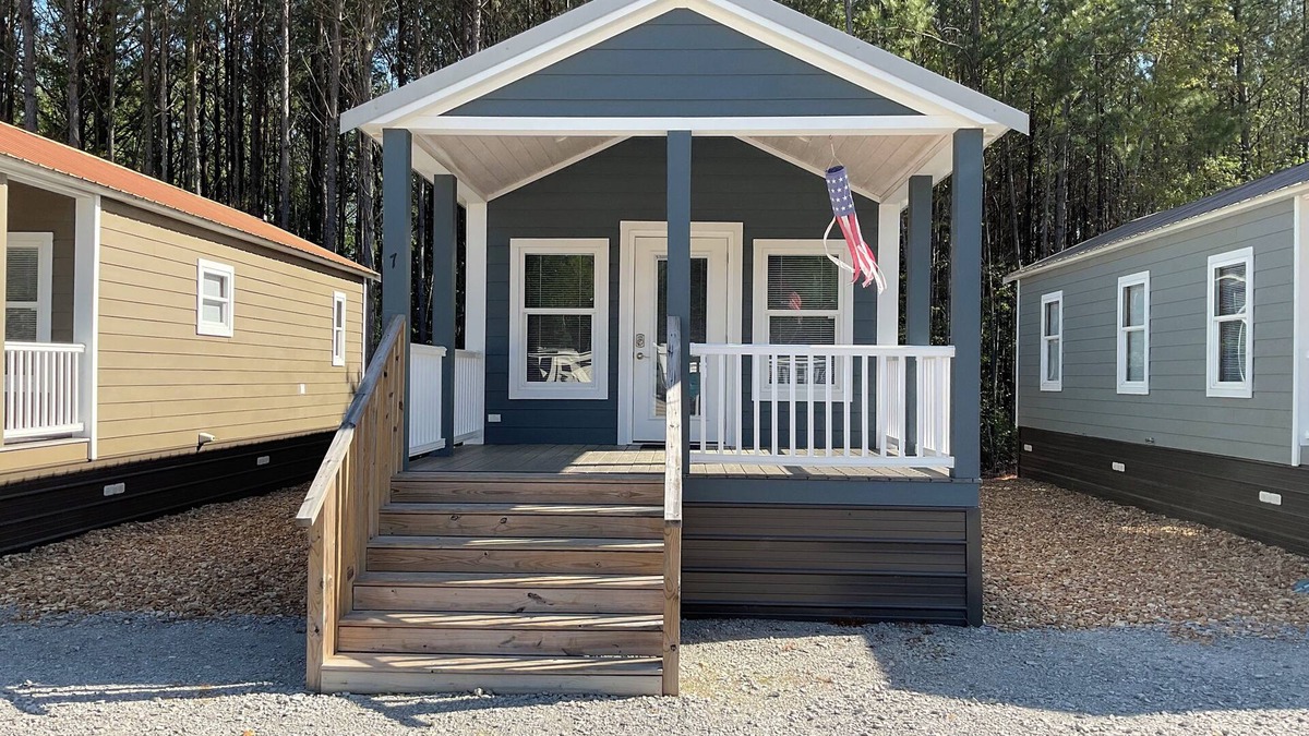 Pearl River House | Tiny Homes for Rent, minutes to the Casino, Golf Course & Water Park