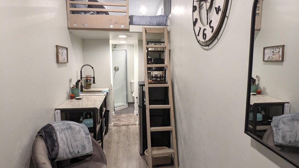 Sam Hughes Apartment | Tiny house: Casita D-downtown-UofA-Restaurants-Cafes-Bars-Shop-Museums-Parking