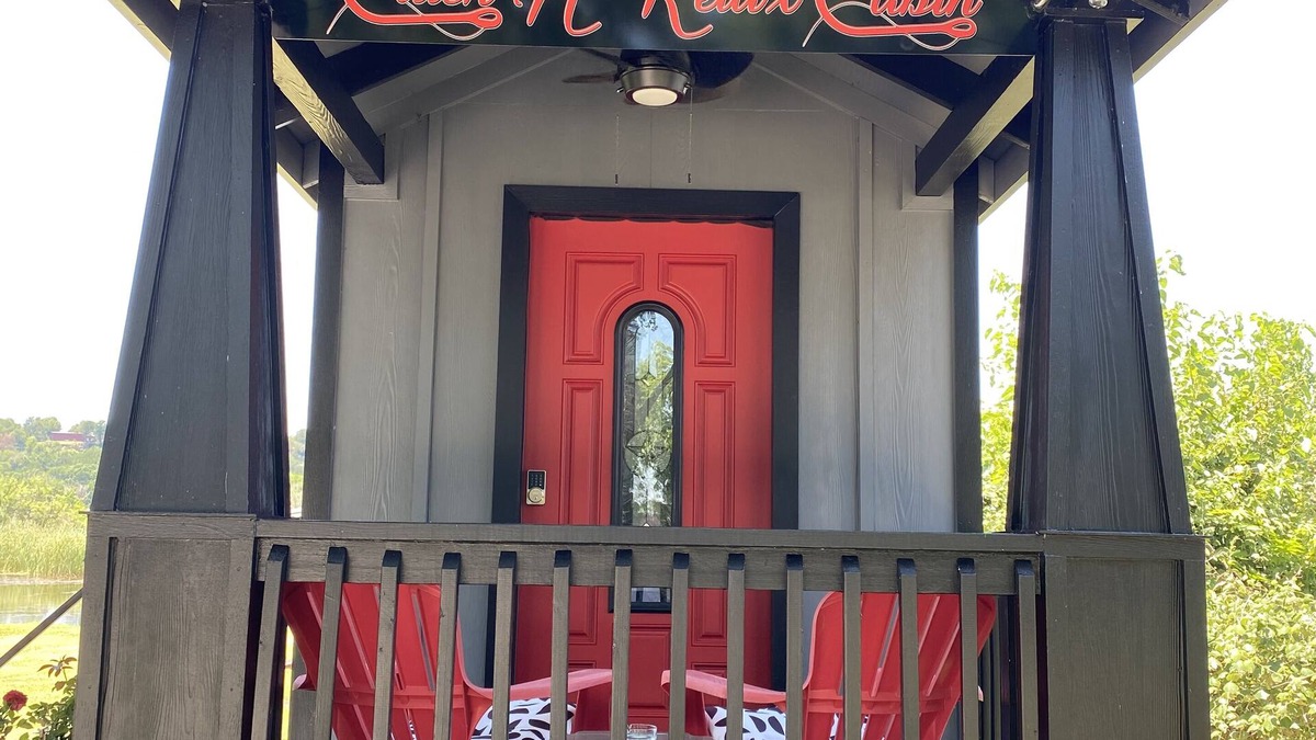 Dennis Cottage | Tiny House Cottage On The Lake