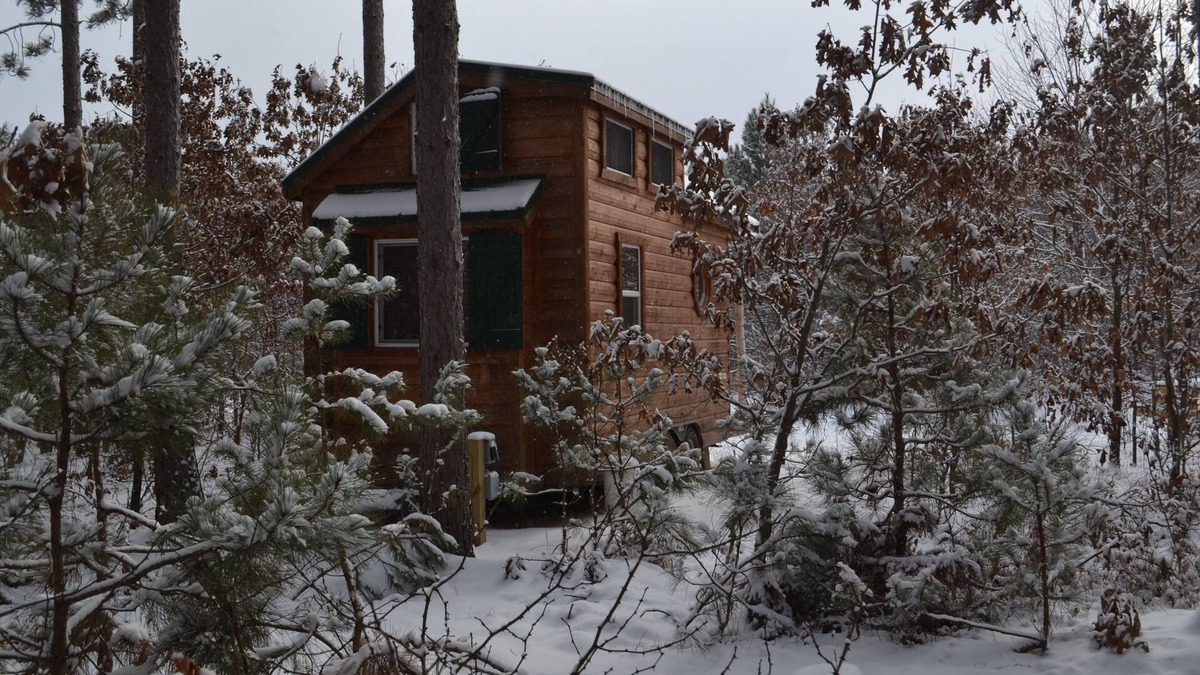 Reedsburg Cabin | Tiny House-Cozy Log Cabin Tucked in the Tall Pines! Near Devil's Lake N Dells
