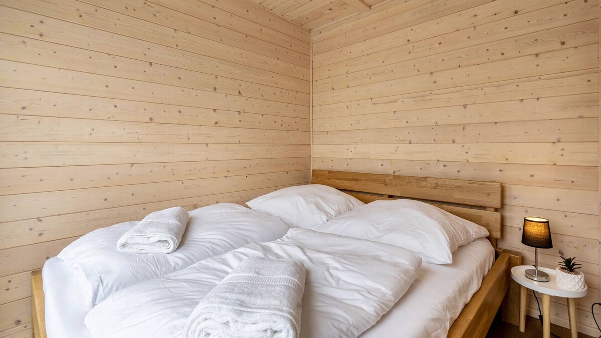 Lichterfeld-Schacksdorf Apartment | Tiny House ‘Ditmar’ with direct lake view, terrace, sauna and direct access to the lake