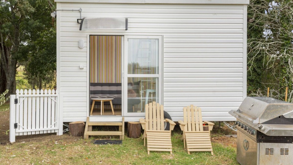 Pukehina Apartment | Tiny House -Farm- · Rural Couples Retreat