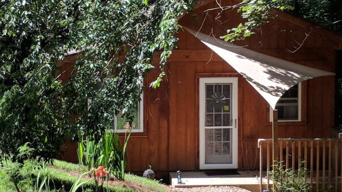 Woodfin House | Tiny House [Fenced in yard, 10mins to Downtown AVL]