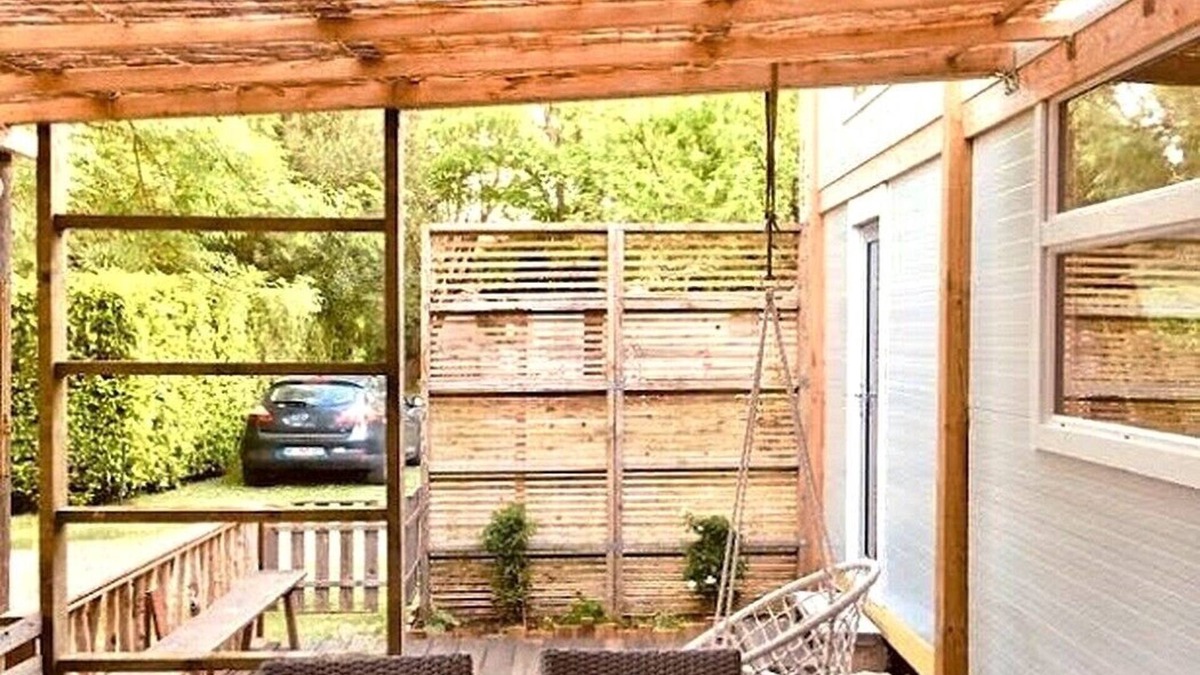 Meschers-sur-Gironde Ski Chalet | Tiny House La Cabane nestled under the trees 5 minutes from the beach