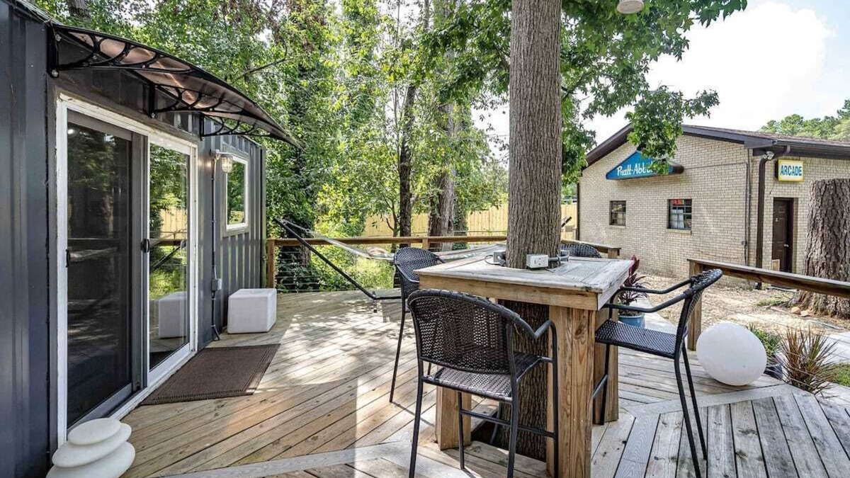 Lithia Springs House | Tiny House & Huge Arcade Near Six Flags Over Georgia - Clothing Optional