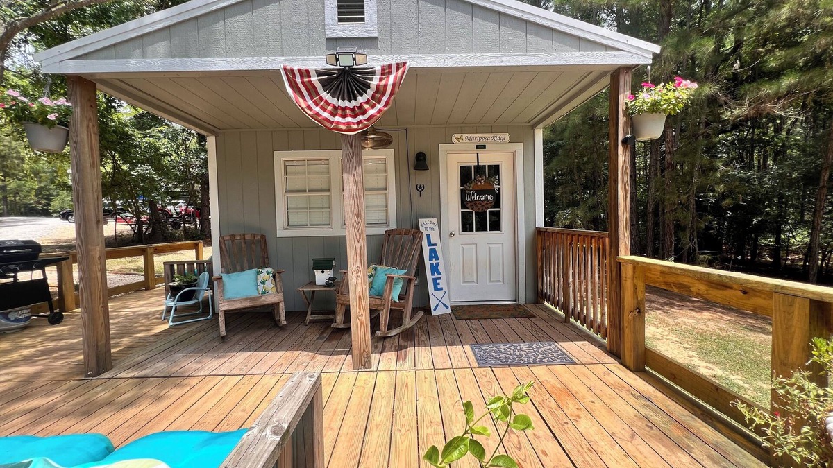 Etoile Cabin | Tiny house in Etoile steps from Lake Sam Rayburn