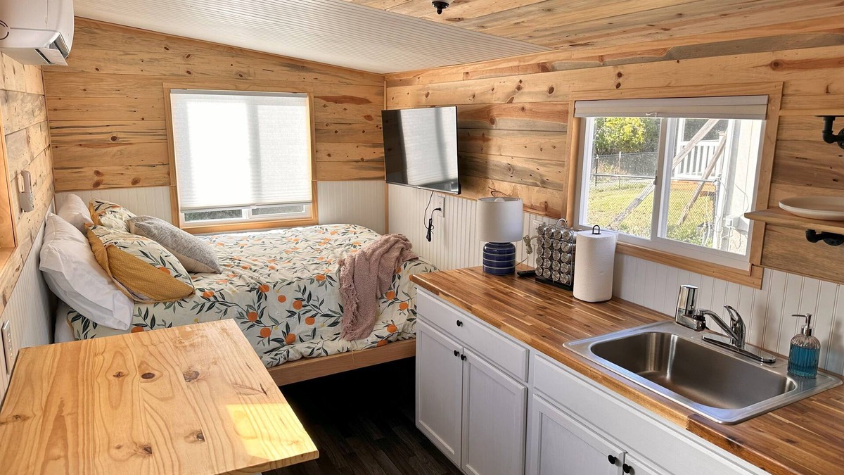 Ruch Apartment | Tiny House in Jacksonville