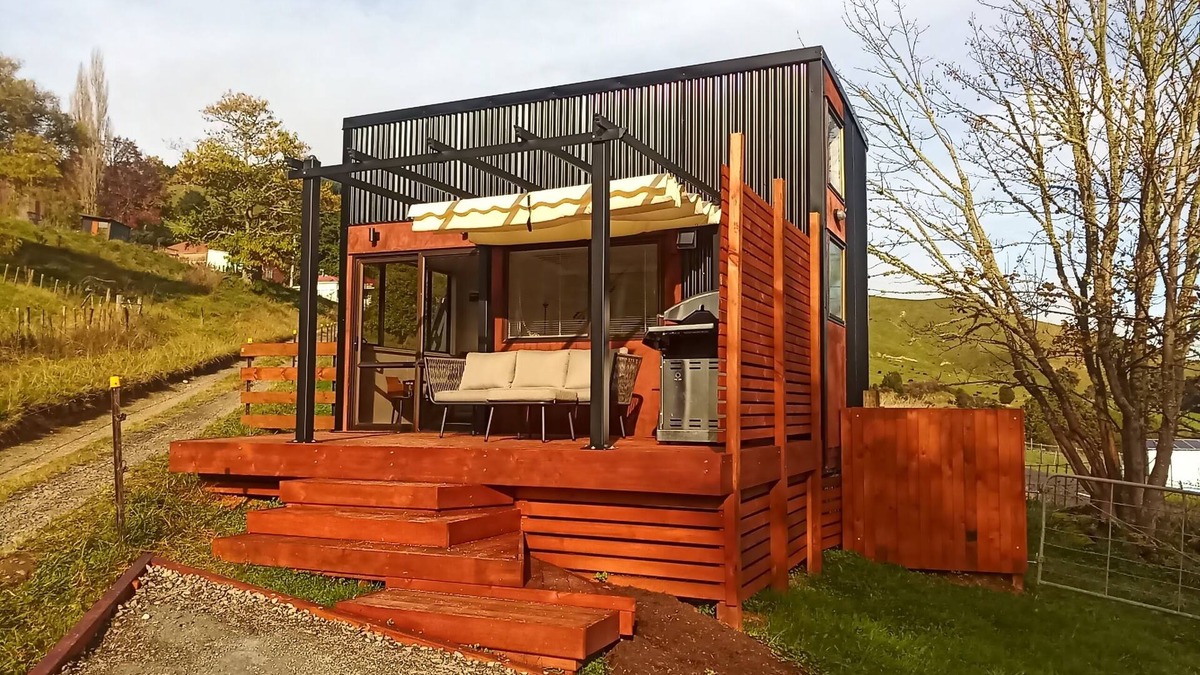 Hikumutu House | Tiny House In the Hills - 6 min from Town - Wi-Fi - Rural