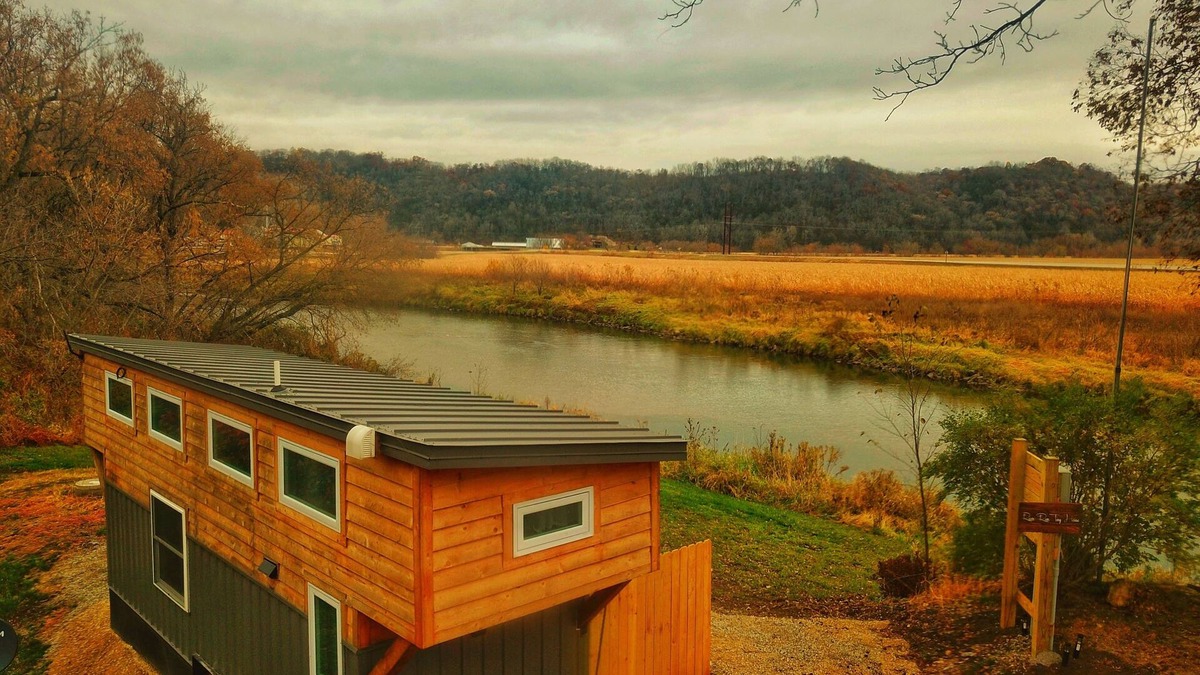 Dorchester House | Tiny House on Upper Iowa River w/hot tub
