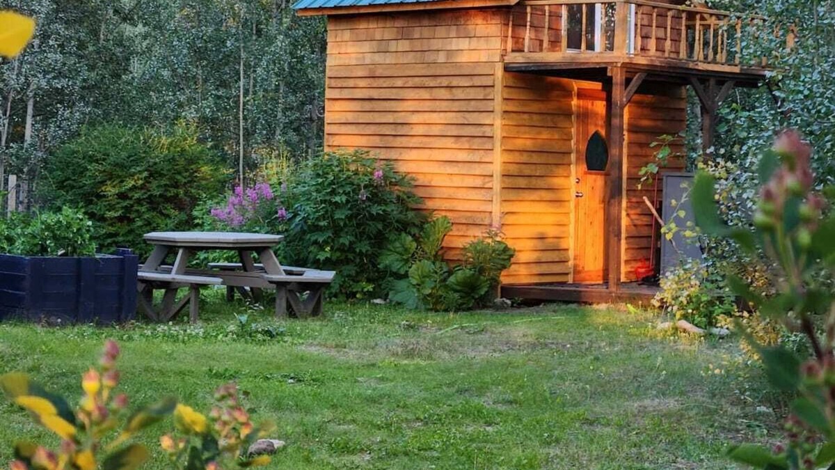 Whitehorse Cabin | Tiny House on Urban Farm-Glamping