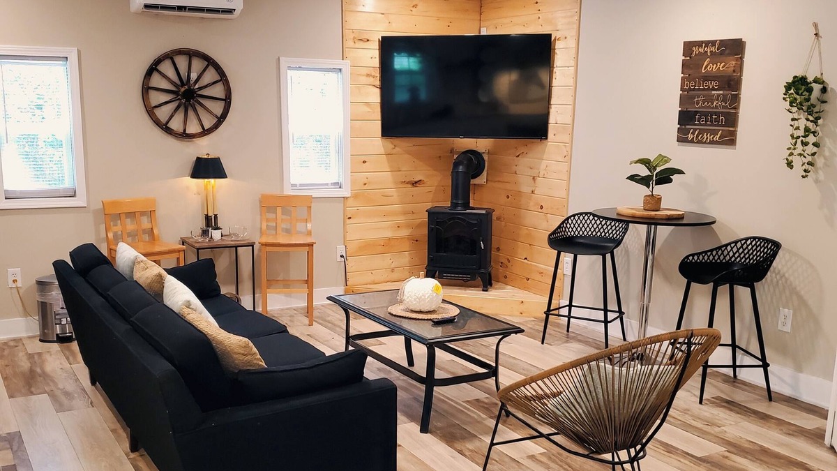 Comfort Apartment | Tiny house (studio) and camper in campsite, accommodates 6 people total!