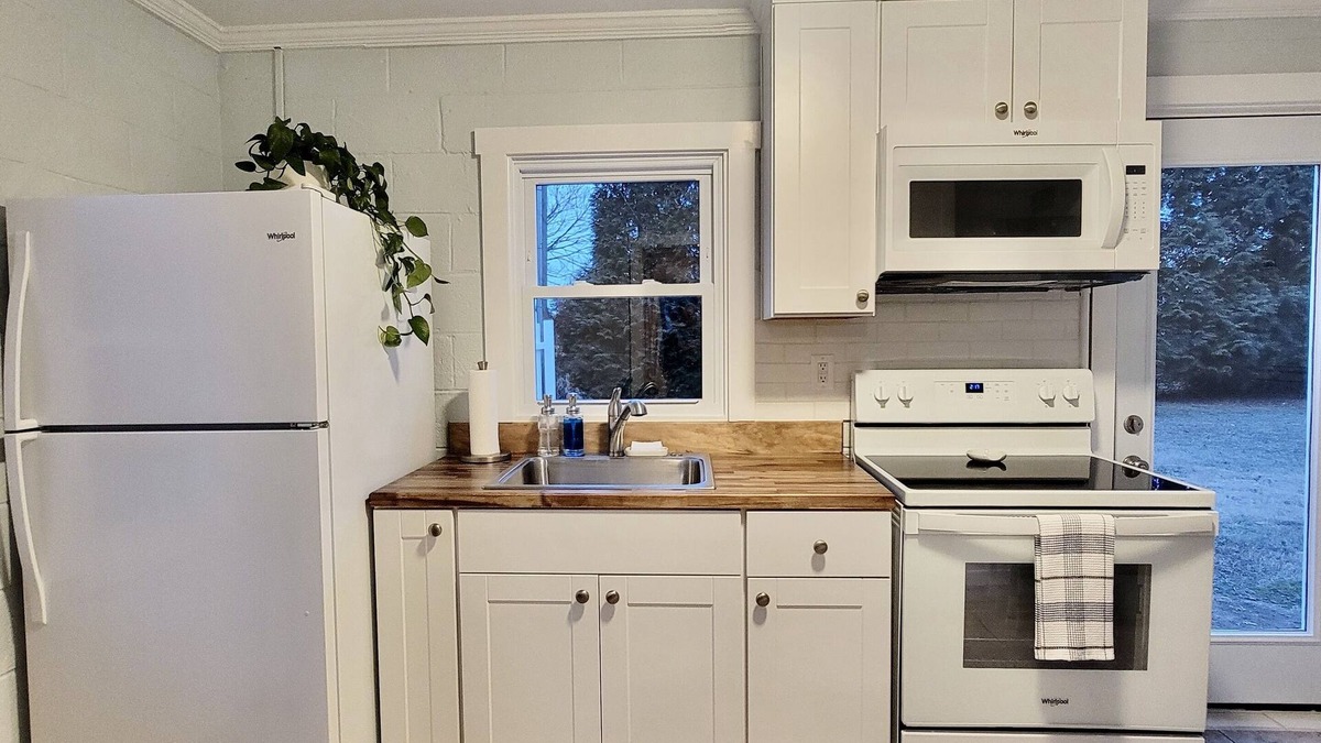 Warsaw House | Tiny House w/Loft 2 min. away from Town of Warsaw’s Main Street!