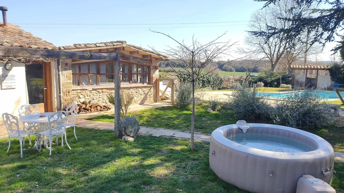 Maia de Montcal House | Tiny house with jacuzzi - Rectoria de Dosquers