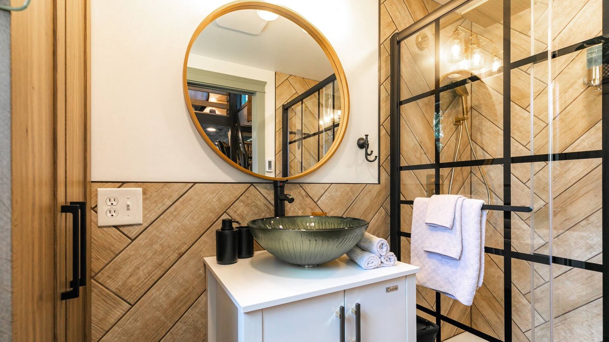 East Syracuse House | Tiny house with private Hot Tub