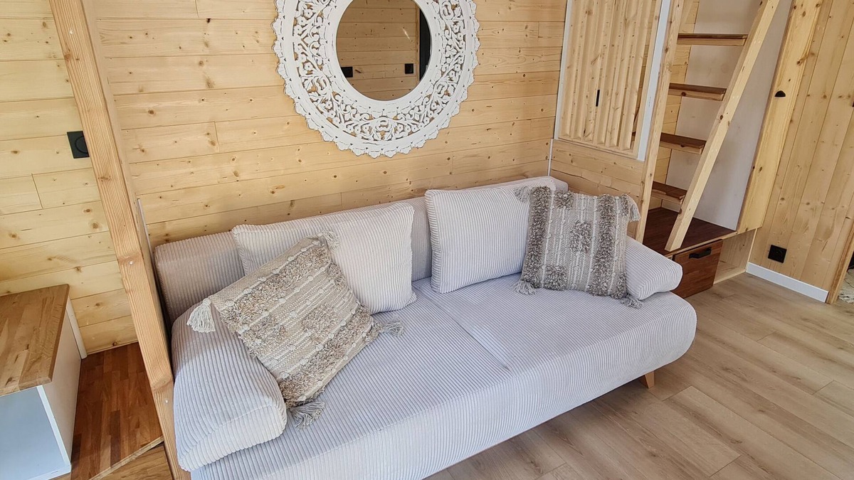 Peypin Bed & Breakfast | Tiny house with private terrace and heated pool access