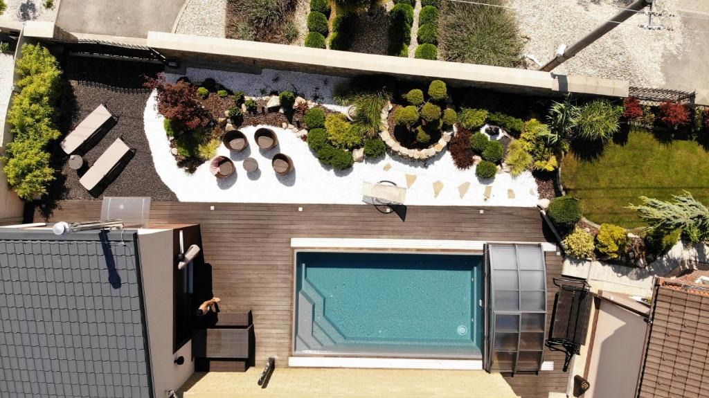 Dunajska Luzna Apartment | Tiny House with Private Pool