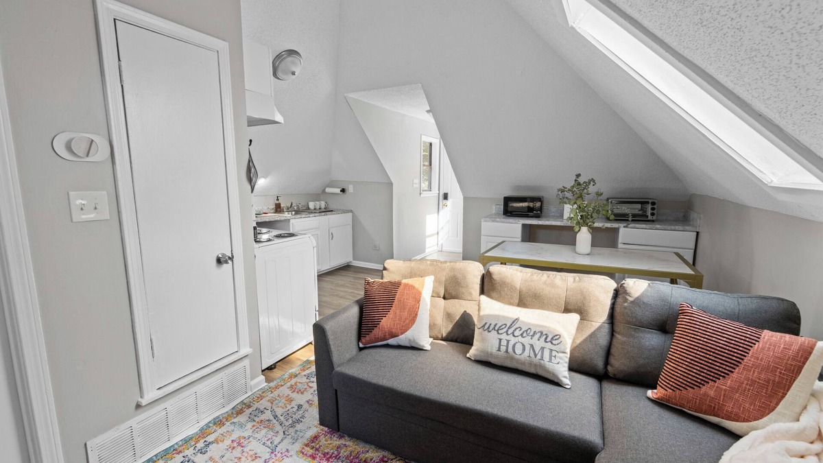 Lenox Apartment | Tiny Loft on Cox - Central & Modern 1- Bedroom!