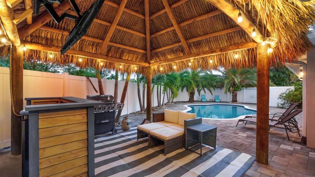 Coral Ridge Apartment | Tiny Pad 1Ml to Beach + FREE Heated Pool