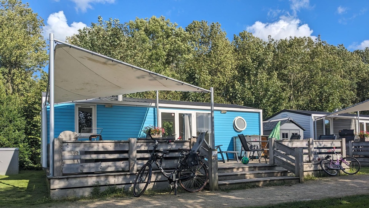 Kropswolde Ski Chalet | Tiny Solhouse in Natuur Vlakbij Groningen 5 Sterren Camping