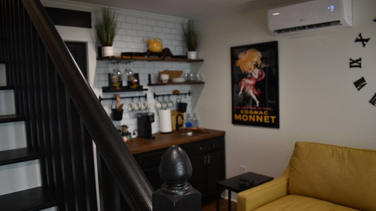 Covington Cottage | TINY WONDER guesthouse near town square