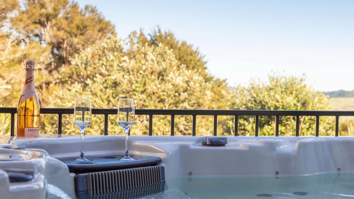 Clevedon House | Tio Point - Clevedon Family Getaway