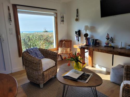 Pouldreuzic Apartment | Tipoz'Immo-Le Cocon direct access beach-spot surf