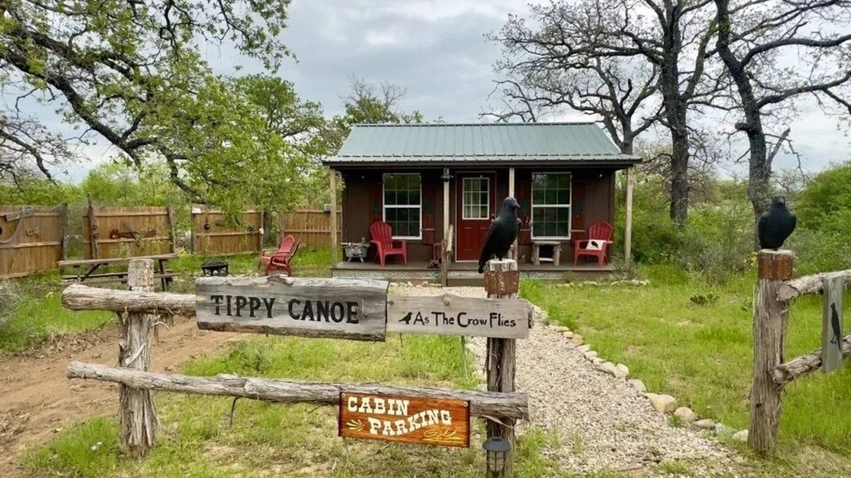 Voca Cabin | Tippy Canoe - Castell Vacation Cabin - Sleeps 4