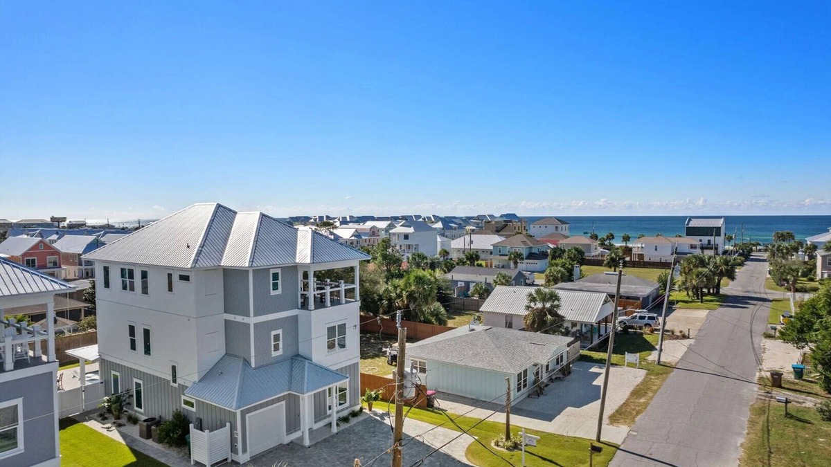 Bid-a-wee Beach House | Tipsea Turtle | 1 Block to Gulf + Heated Saltwater Pool | Sleeps 22 | Game Room