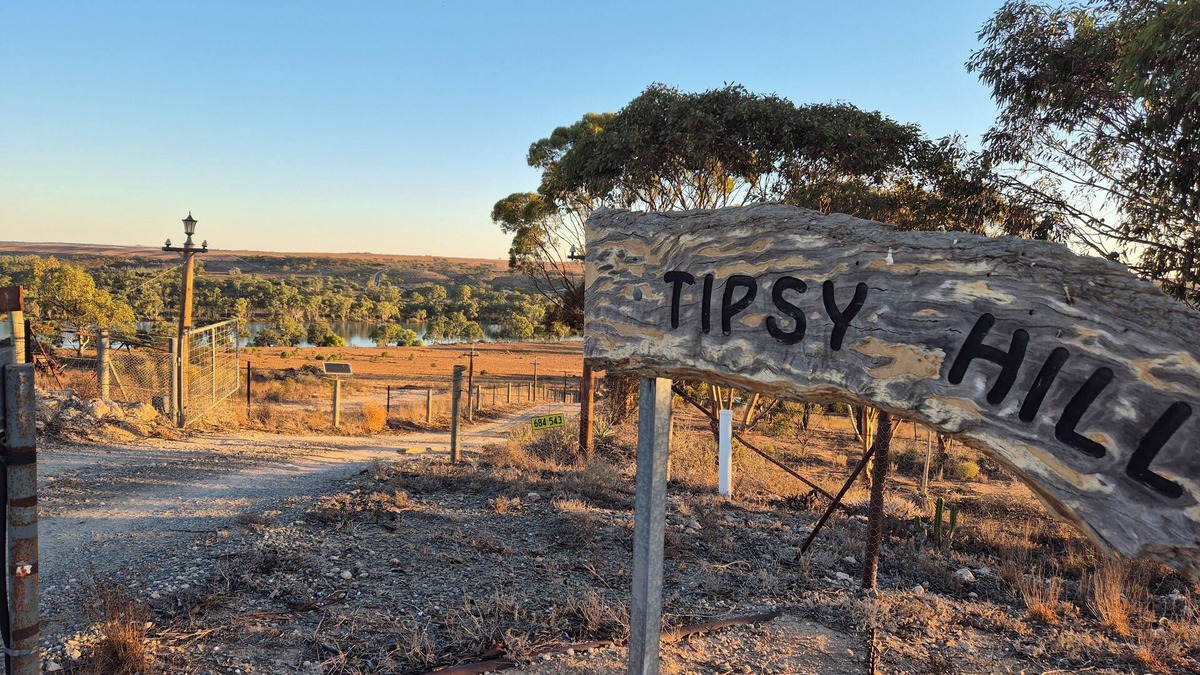 Forster Bed & Breakfast | Tipsy Hill Cottage, River Views at Walker Flat SA. Perfect for a weekend getaway