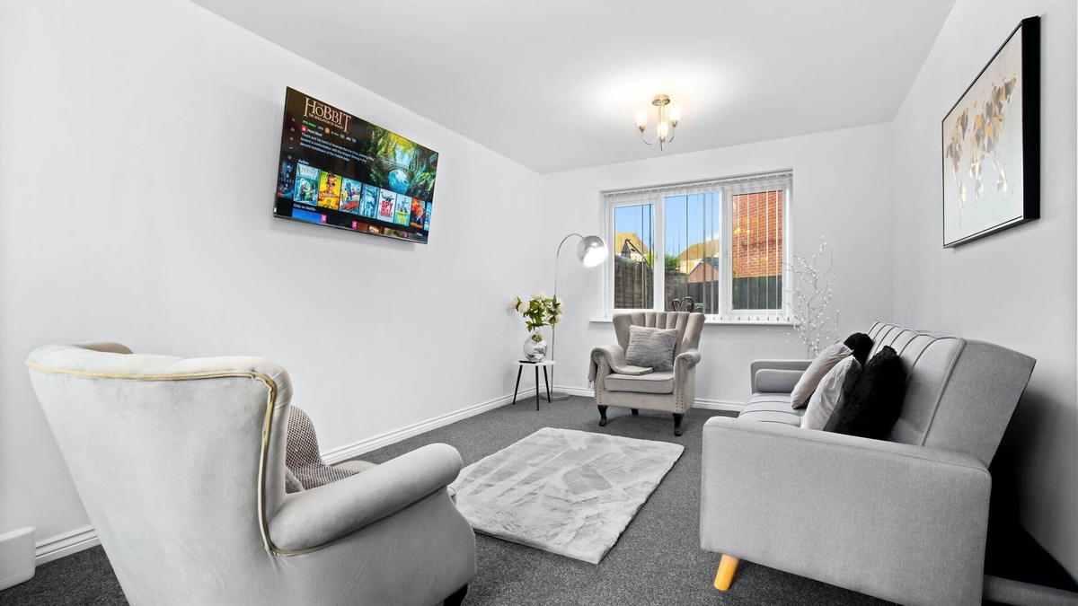 Tipton House | Tipton Escape Haven Modern 3 Bed House Sleeps 6