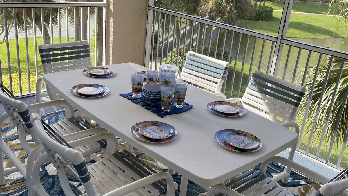 Jupiter Bay Condo | Tired of the cold? Come warm up with us at Jupiter Bay ! 3 min ride to Beach !