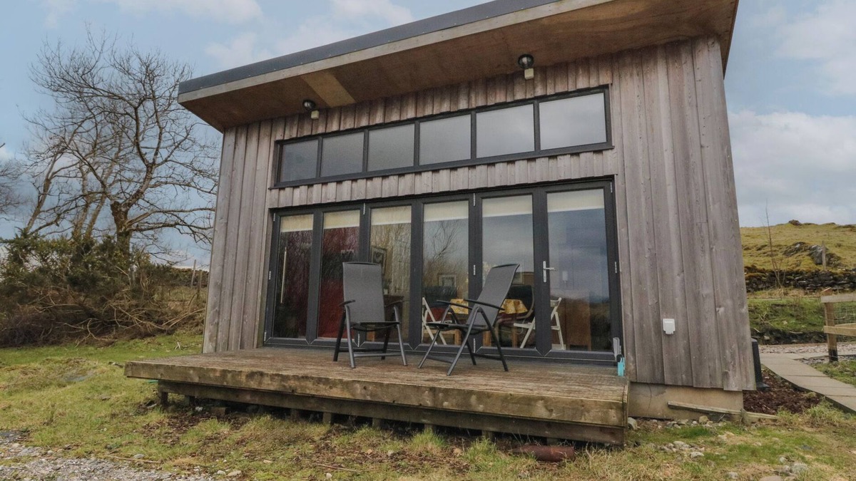 Oban Cottage | TIRLAGGAN STUDIO, pet friendly, with open fire in Lismore