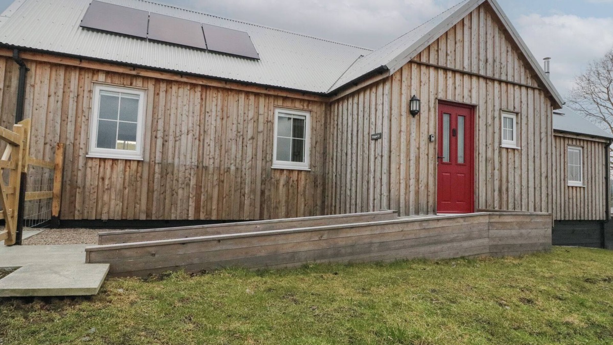 Oban Cottage | TIRLAGGAN ÚR, pet friendly, with open fire in Lismore