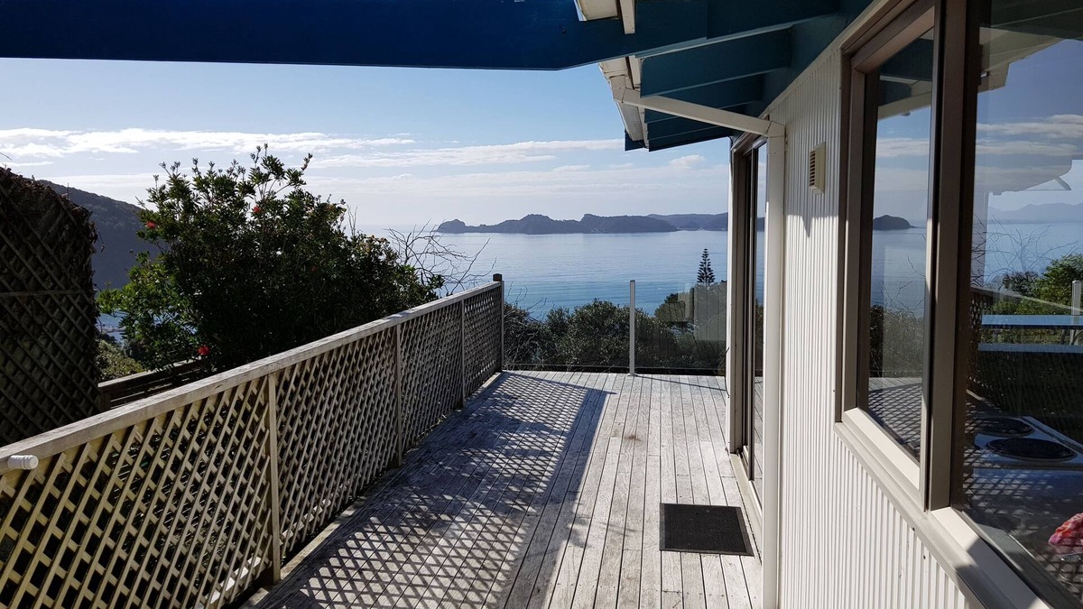 Russell House | Tiromoana - An ideal base with unsurpassed views