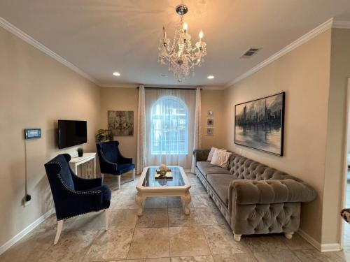 Arts/Warehouse District Apartment | Tise Plaza Condos