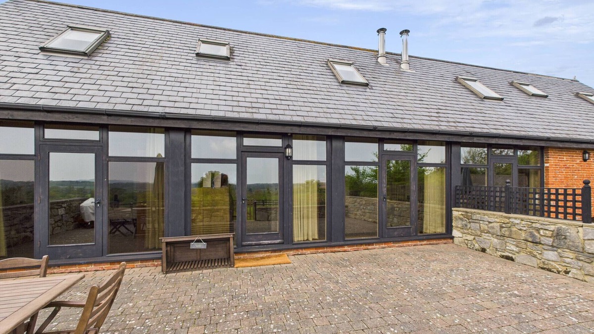 Ryde Cottage | Tithe Barn, Little Upton Farm