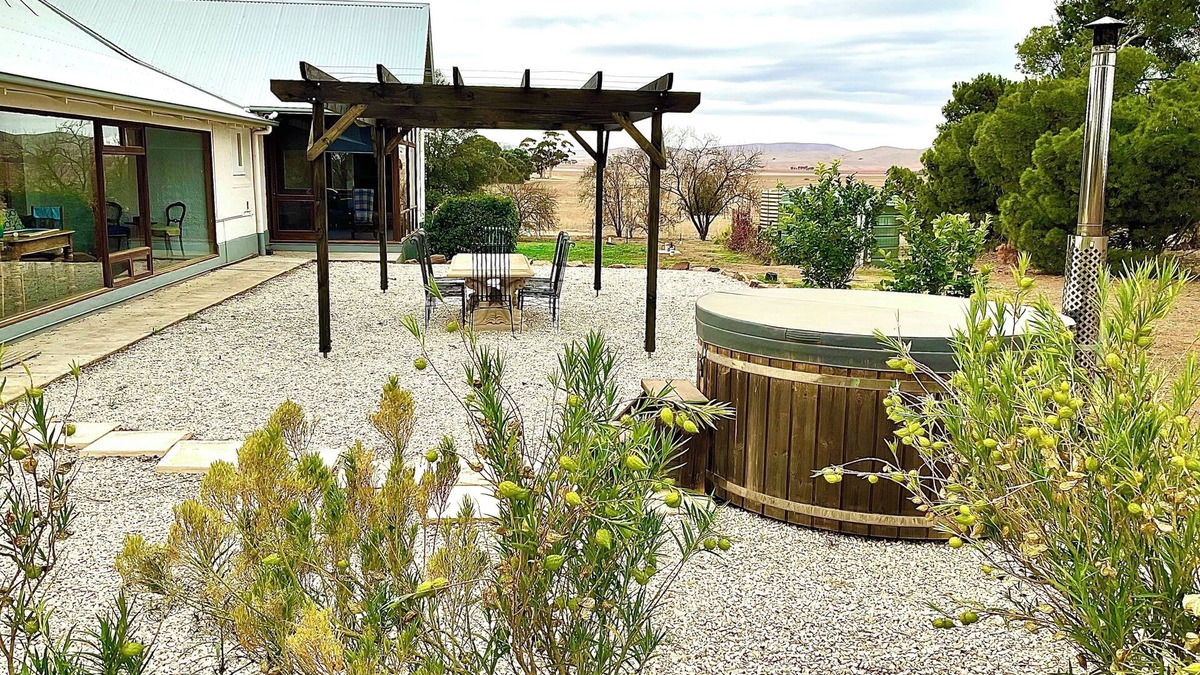 Hallett House | Tiverina Park - Luxury Rural Escape. Your next getaway!