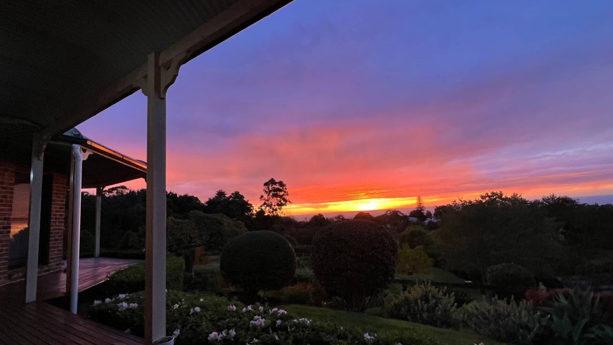 Kurrajong Heights House | TIVERTON- TRANQUIL MOUNTAINS ACCOMMODATION IN A GARDEN SETTING - SPECIALS ON NOW !