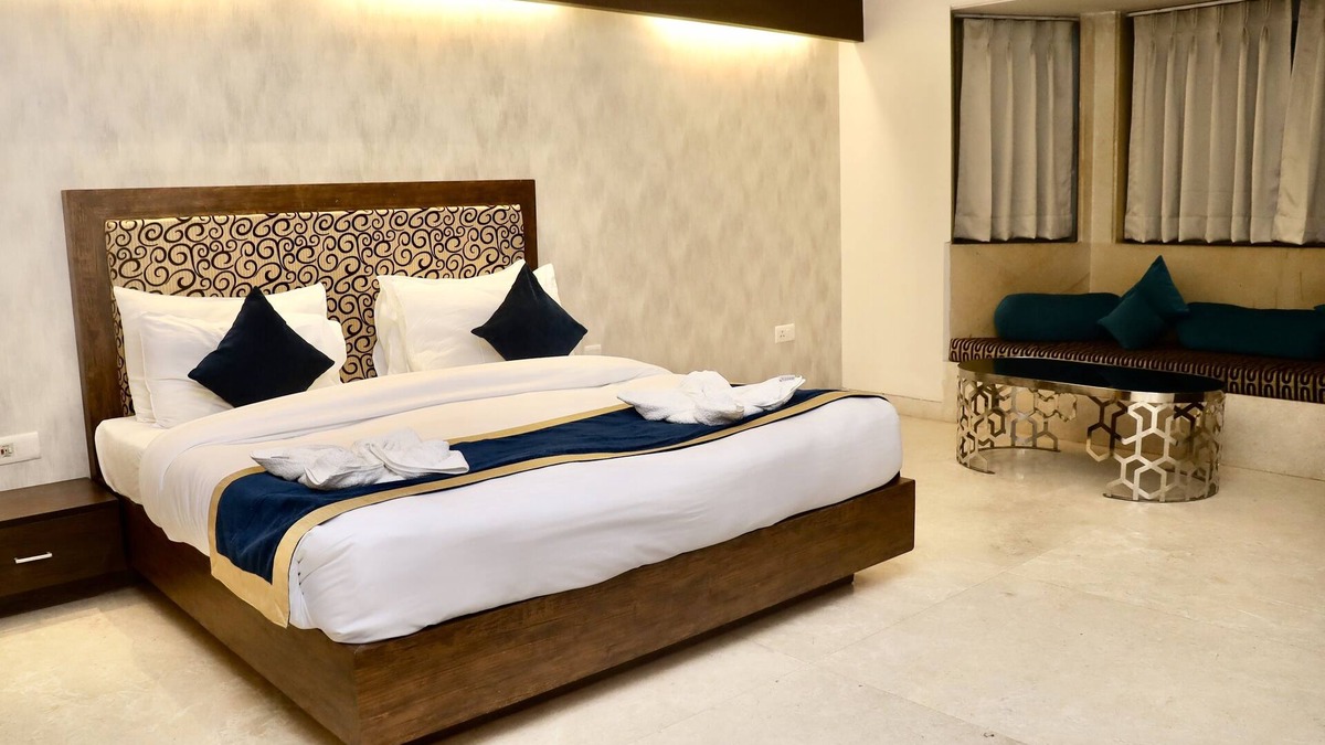 Bhiwadi Hotel | Tivoli Heritage Palace