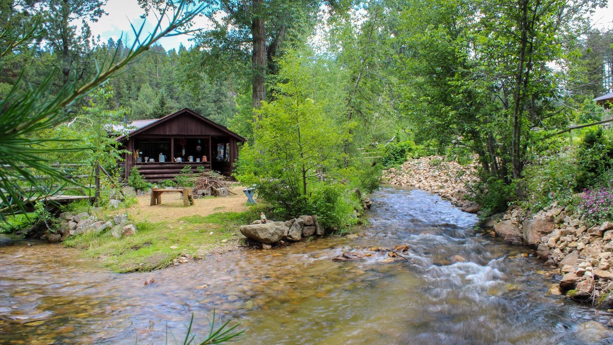 Jefferson County Cabin | Tizer Botanic Gardens Cabin 1/2 way between Yellowstone & Glacier National Parks