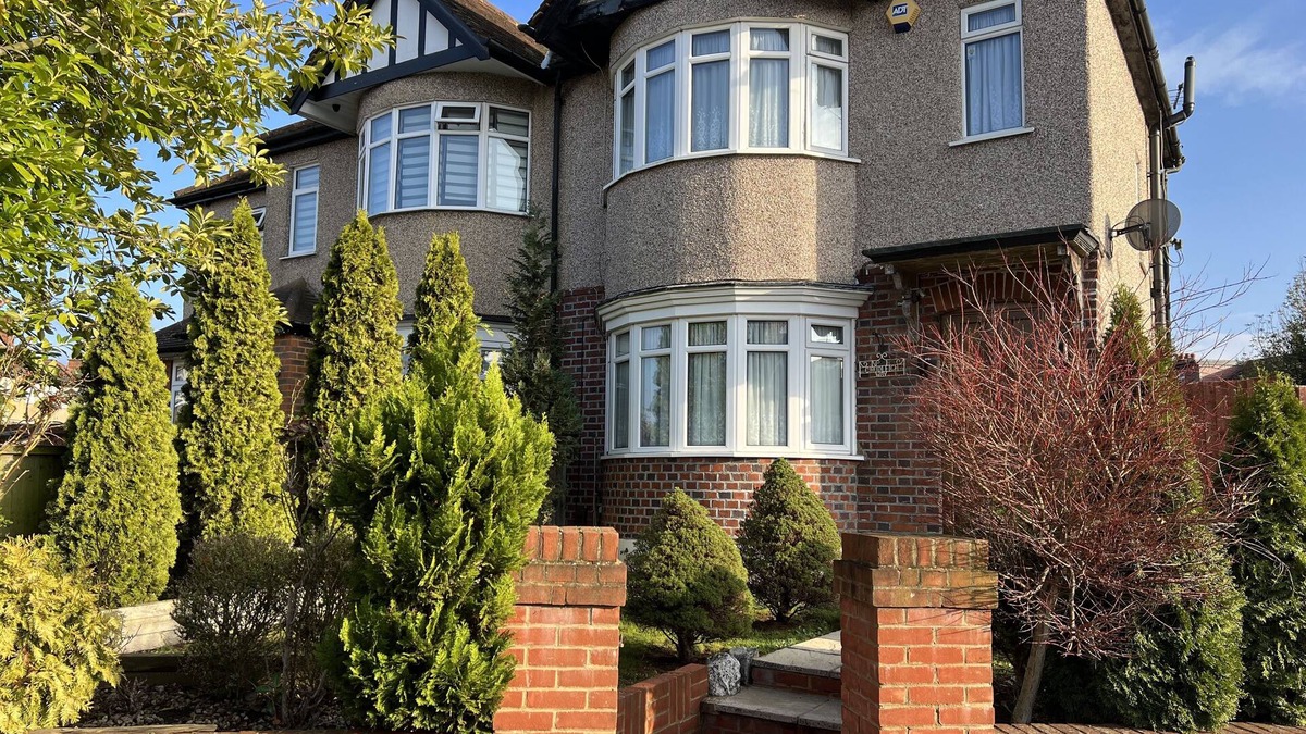Manor Bed & Breakfast | TJ Homes