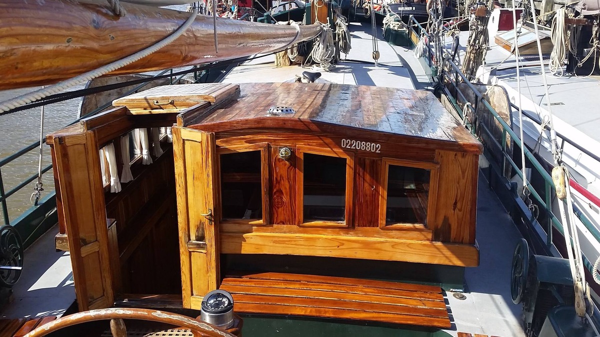 Lemmer Boat Rental | Tjalkjacht Pelikaan Lemmer