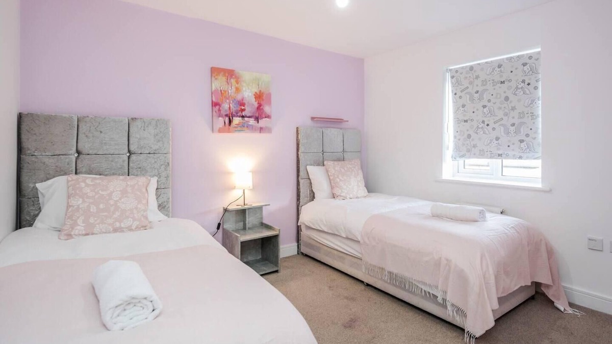 Stanford-le-Hope House | tms Cheerful 5BDR house! Thurrock! Free Parking!